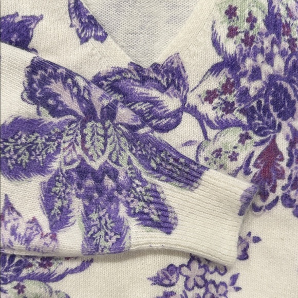 LOFT Women's V-Neck Sweater in Purple Floral - Picture 4 of 6